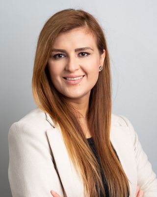 سروناز استاد غفوری